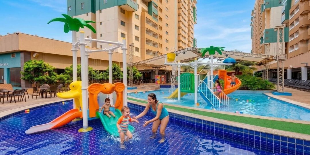 Crianças_brincando_na_piscina_in…_202609091437 (1)