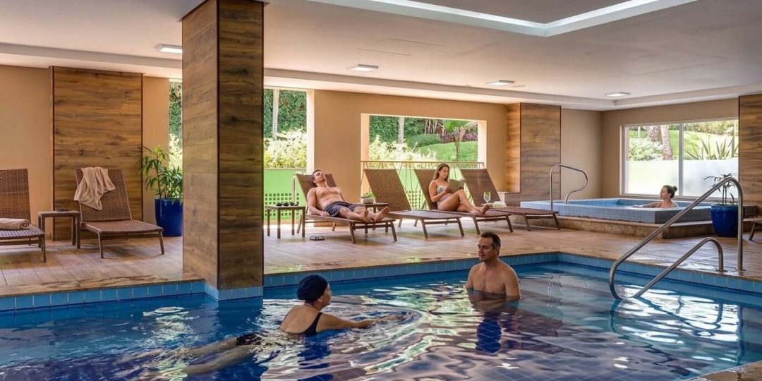 People_swimming_in_indoor_pool_202609091438